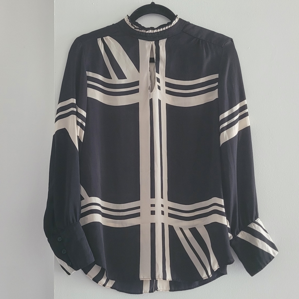 Drew high neck black off white lines key hole long sleeve blouse size M